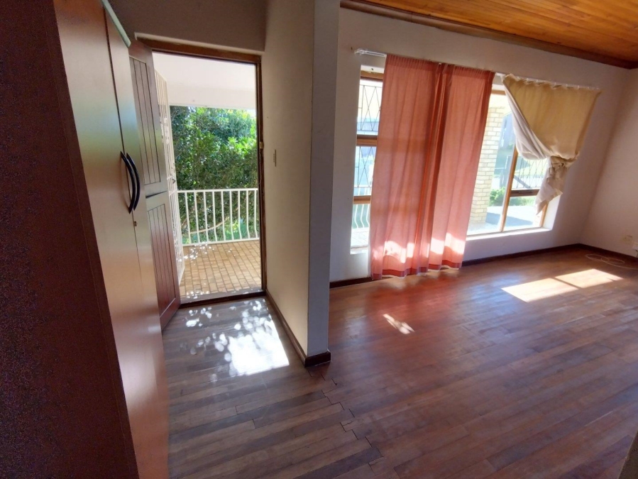 5 Bedroom Property for Sale in Wavecrest Eastern Cape